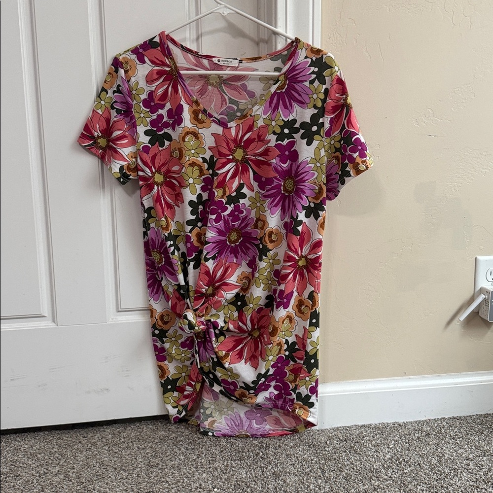 BOMBOM Floral Short Sleeve Tunic Top with Front Knot Detail